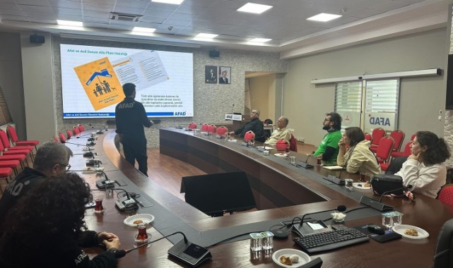 Turist rehberlerine afet farkındalık eğitimi verildi