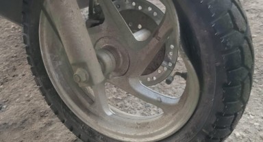 Uyarı levhası olmayan çukur kazaya yol açtı