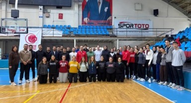 Voleybol aday hakem kursu Edirne’de başarıyla tamamlandı