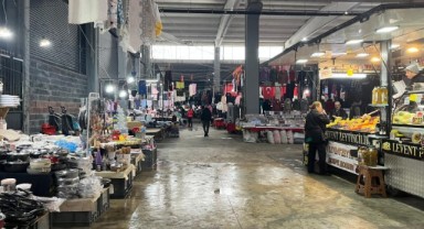 Yağış ve soğuk hava pazarı vurdu