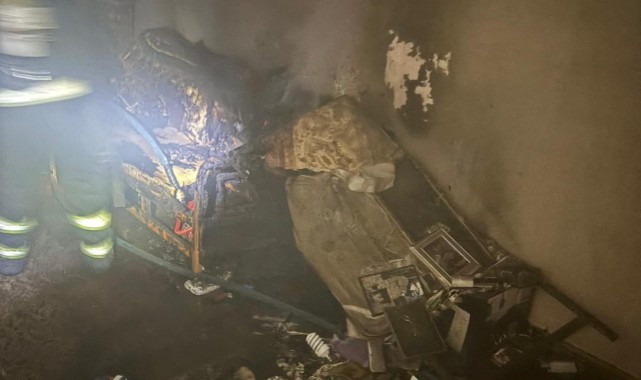 Yangında emekli doktor hayatını kaybetti