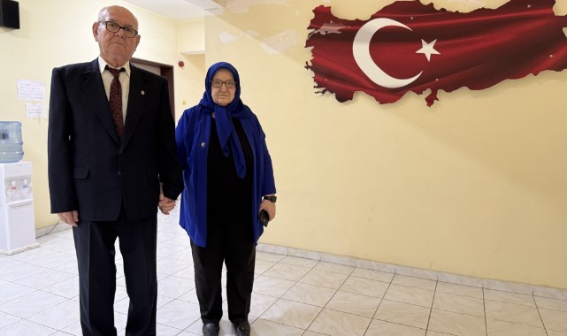 56 yıllık evlilikleri ilk günkü aşkla huzurevinde devam ediyor