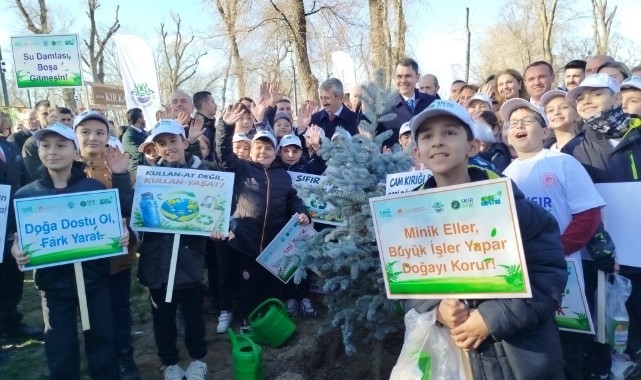 Bakan Kurum, Millet Bahçesi'nde düzenlenen