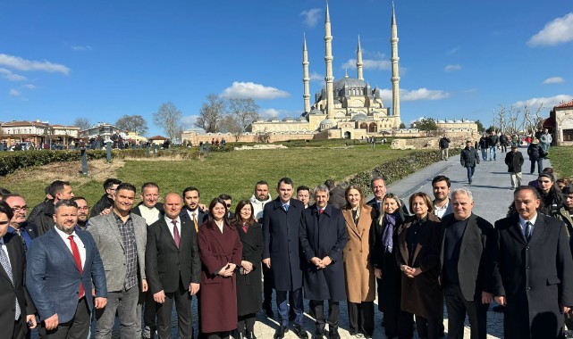 Bakan Murat Kurum Edirne’de: Selimiye’de Cuma namazını kıldı, esnafla buluştu