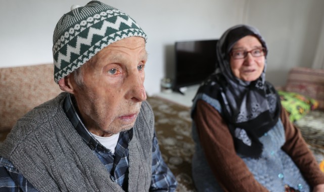 Bir yastıkta 70 yıl geçiren çift evlilikleriyle örnek oluyor
