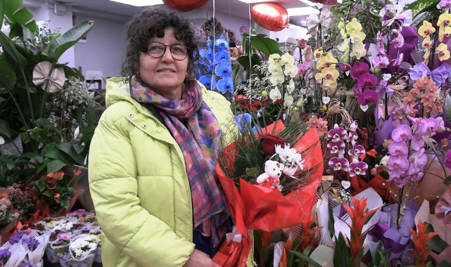 Çiçekçilerde sevgililer günü mesaisi