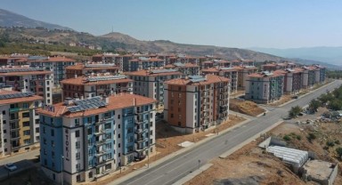 Deprem bölgesinde yüz binlerce anahtar hak sahiplerine verildi