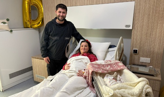 Doğukan ve Gökçe Vurgun çifti ilk çocuklarını kucaklarına aldı