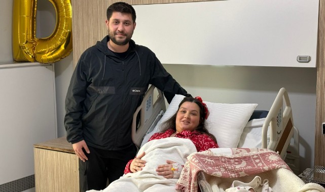 Doğukan ve Gökçe Vurgun çifti ilk çocuklarını kucaklarına aldı