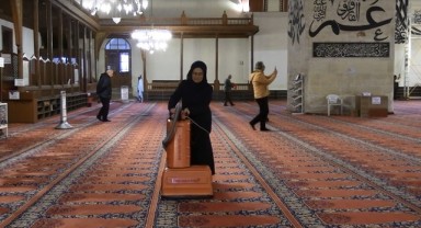 Ecdat yadigarı asırlık camiler ramazan ayında gül kokacak