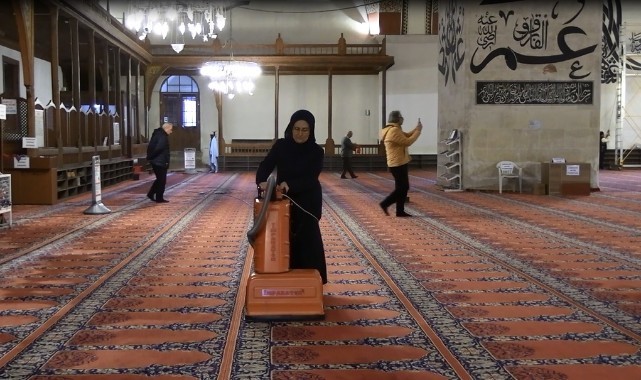 Ecdat yadigarı asırlık camiler ramazan ayında gül kokacak