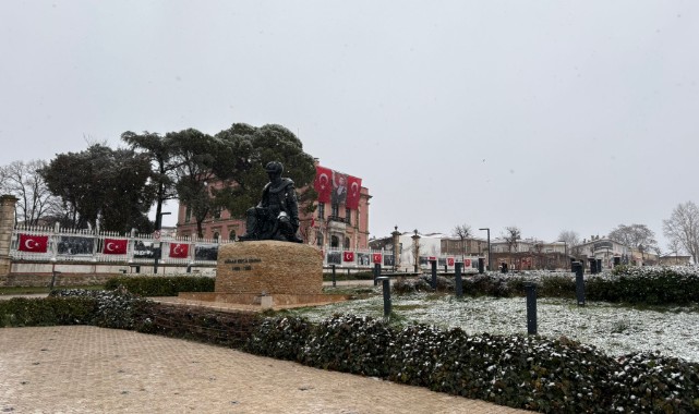 Edirne’de kar etkili oluyor