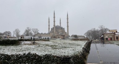 Edirne’de kar etkili oluyor