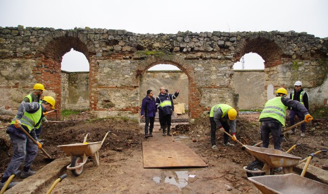 Edirne’deki Mahmudiye Kışla’sının restorasyonu devam ediyor