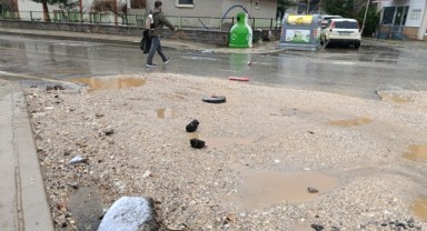 Eğitim güzergâhındaki bozuk yol tepkilere neden oldu