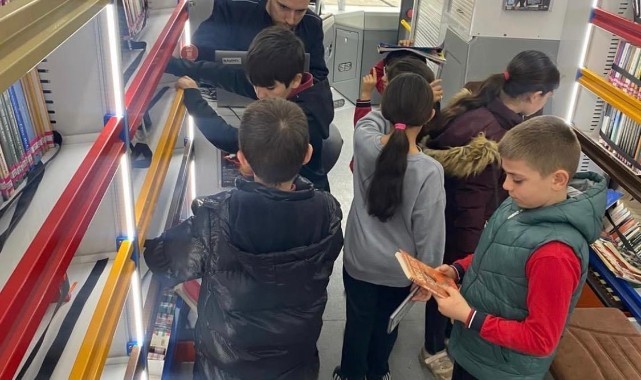 Gezici Kütüphane okul ziyaretlerine devam ediyor