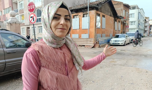 Kaleiçi semti sakinleri bozuk yollara isyan etti