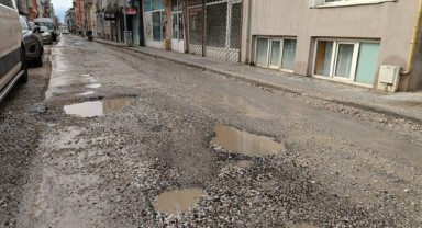 Kaleiçi semti sakinleri bozuk yollara isyan etti