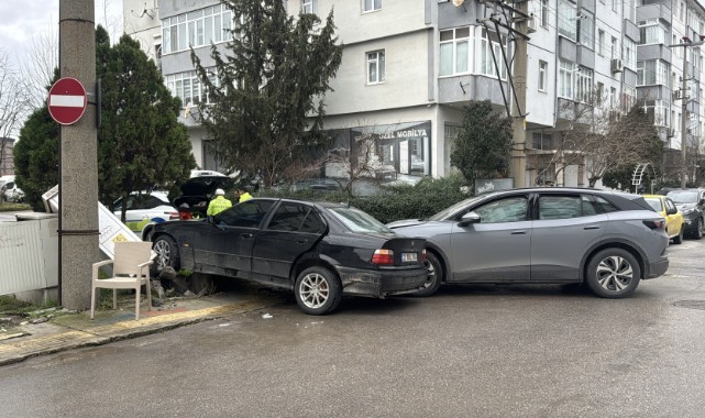 Kazada 2 kişi yaralandı