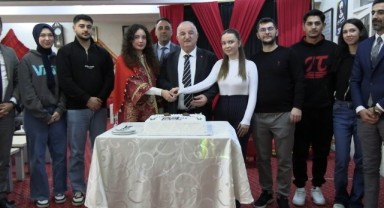 Kredi desteği alan çiftler kına gecesini huzurevi sakinleriyle yaptı