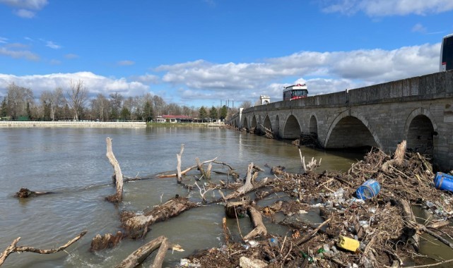 Meriç ve Tunca’da alarm seviyesi düştü, izler ortaya çıktı
