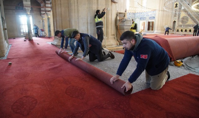 Mimar Sinan’ın ustalık eseri Selimiye’ye özel dokunan halılar serildi