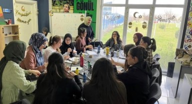 Mum boyama etkinliğinde gençler hünerlerini sergiledi