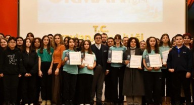 Orman sergisine katkı sunan öğretmen ve öğrencilere belge