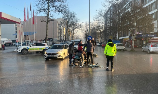Otomobille çarpışan motosiklet sürücüsü yaralandı