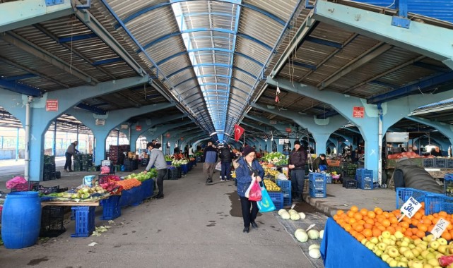 Pazartesi Pazarı'nı soğuk vurdu