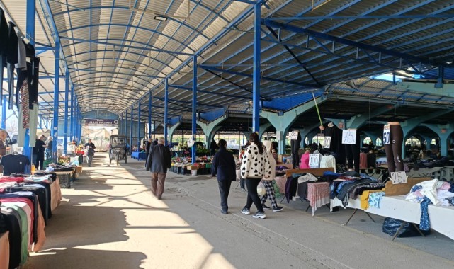 Pazartesi Pazarı'nı soğuk vurdu