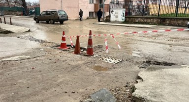 Mazgallar doldu, yollar çamura teslim oldu