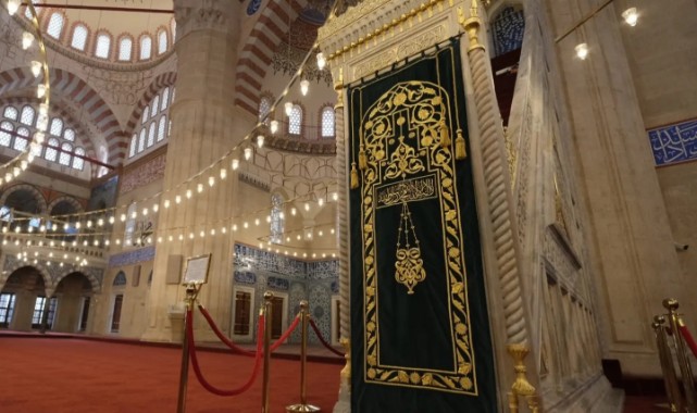 Selimiye’nin minber örtüsü Olgunlaşma Enstitüsü’nde yenilendi