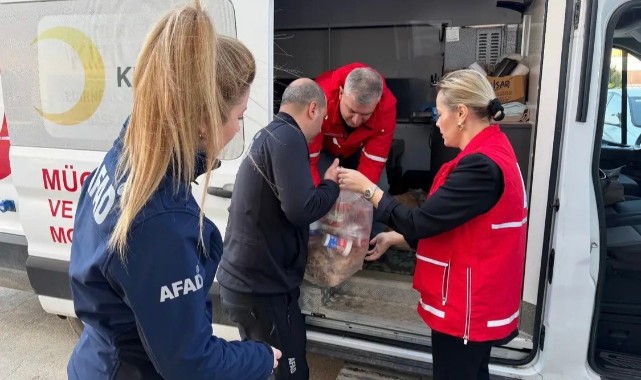 Taşkın bölgesine destek: Kızılay kumanyaları AFAD’a teslim etti