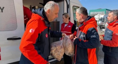 Taşkın bölgesine destek: Kızılay kumanyaları AFAD’a teslim etti