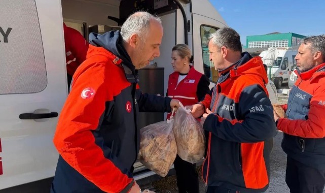 Taşkın bölgesine destek: Kızılay kumanyaları AFAD’a teslim etti
