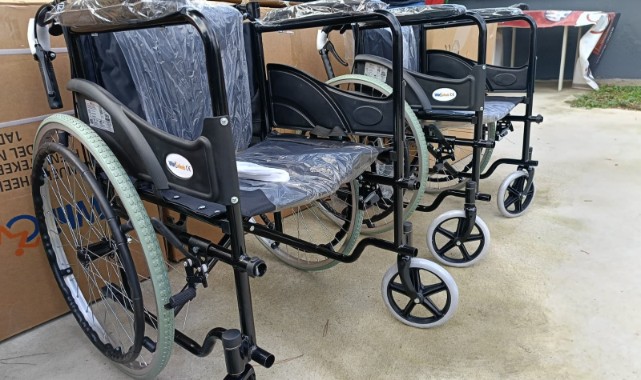 Tekerlekli sandalyeler muhtarlığa teslim edildi