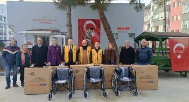 Tekerlekli sandalyeler muhtarlığa teslim edildi