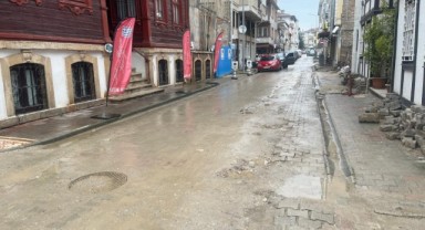 Uzun süredir onarılmayan yollar ve su birikintileri vatandaşın çilesi oluyor