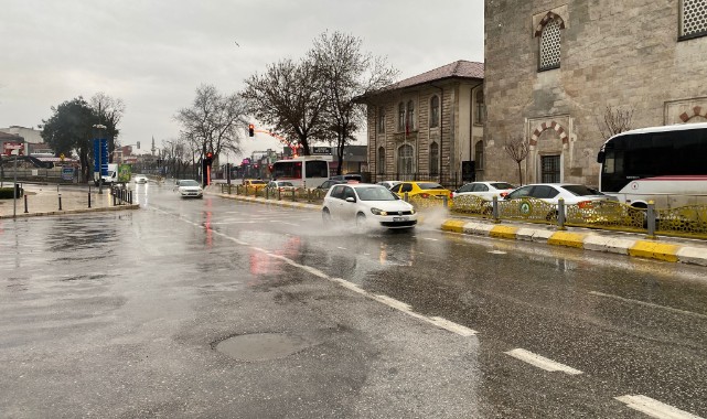 Yağışlı hava etkisini sürdürüyor