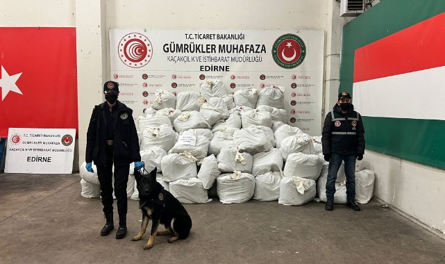 Yaklaşık 1 ton esrar ele geçirildi