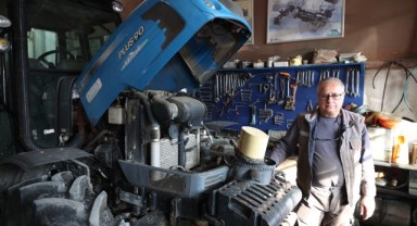 Yarım asrı aşkın süredir traktör tamiri yapıyor