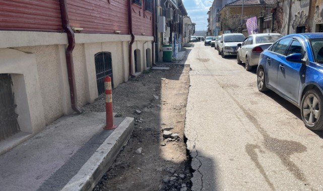 Zindan sokak çukurlarla dolu