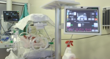 33 haftalık doğan üçüzler sağlığına kavuştu