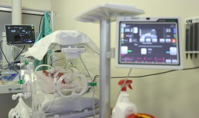 33 haftalık doğan üçüzler sağlığına kavuştu