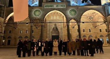 AK Parti heyeti teravih çıkışı vatandaşlara çeşitli ikramlarda bulundu