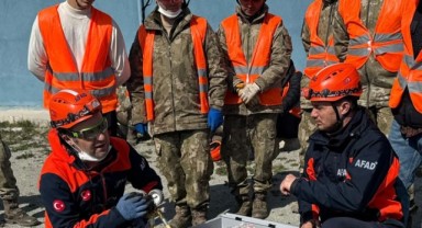 Askeri personele afet farkındalık eğitimi verildi