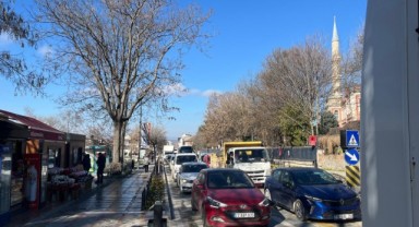 Atatürk Bulvarı’nda araç kuyruğu