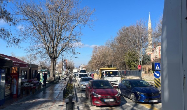 Atatürk Bulvarı’nda araç kuyruğu