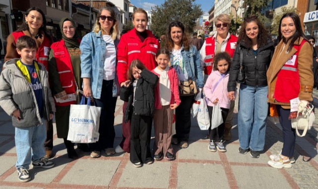 Bir el emeği rozet, bin tebessüm